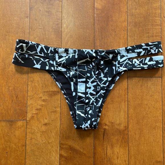 Albercrombie & Fitch Bikini - Picture 4 of 7